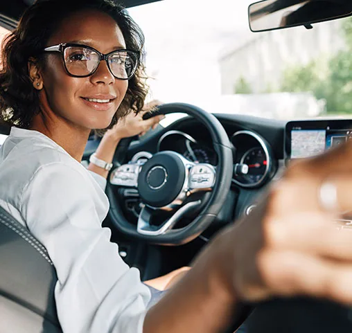 Motorista Lady POP ao volante